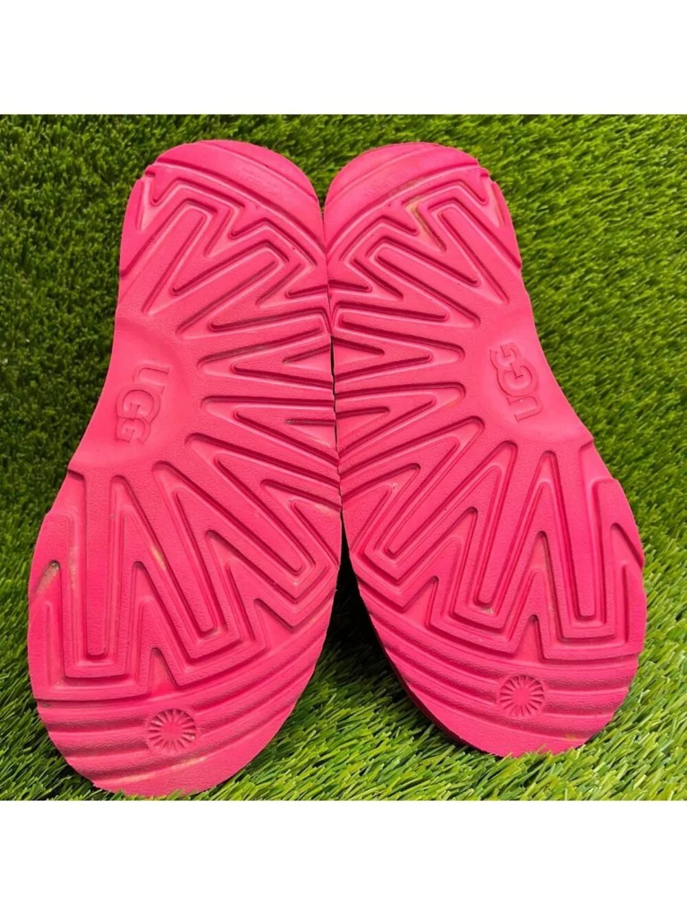 UGG Classic Mini II Girls Size 4Y Hot Pink Classic Outdoor Suede Winter Boots
